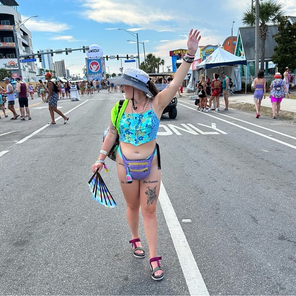 Meet your Posher, Lindsey - Picture 2 of 8